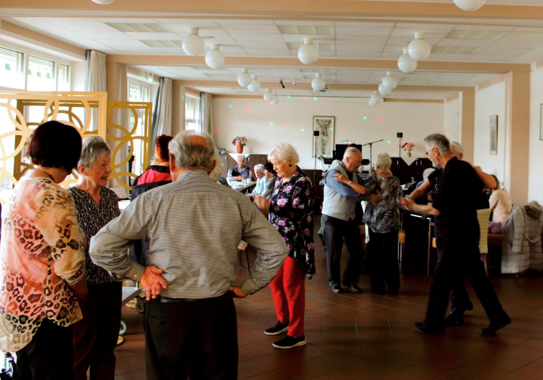 Bei der Premiere der “Breisiger TanZZeiT“ wurde kräftig das Tanzbein geschwungen. Die Wiederholung steigt am 17.04.2024 im Seniorenzentrum St. Josef.“ Kulturverein BREISIG.live (Michael Lüdtke) - Veröffentlichung frei